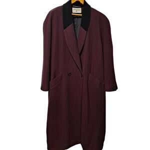 127. Vintage International Scene overcoat